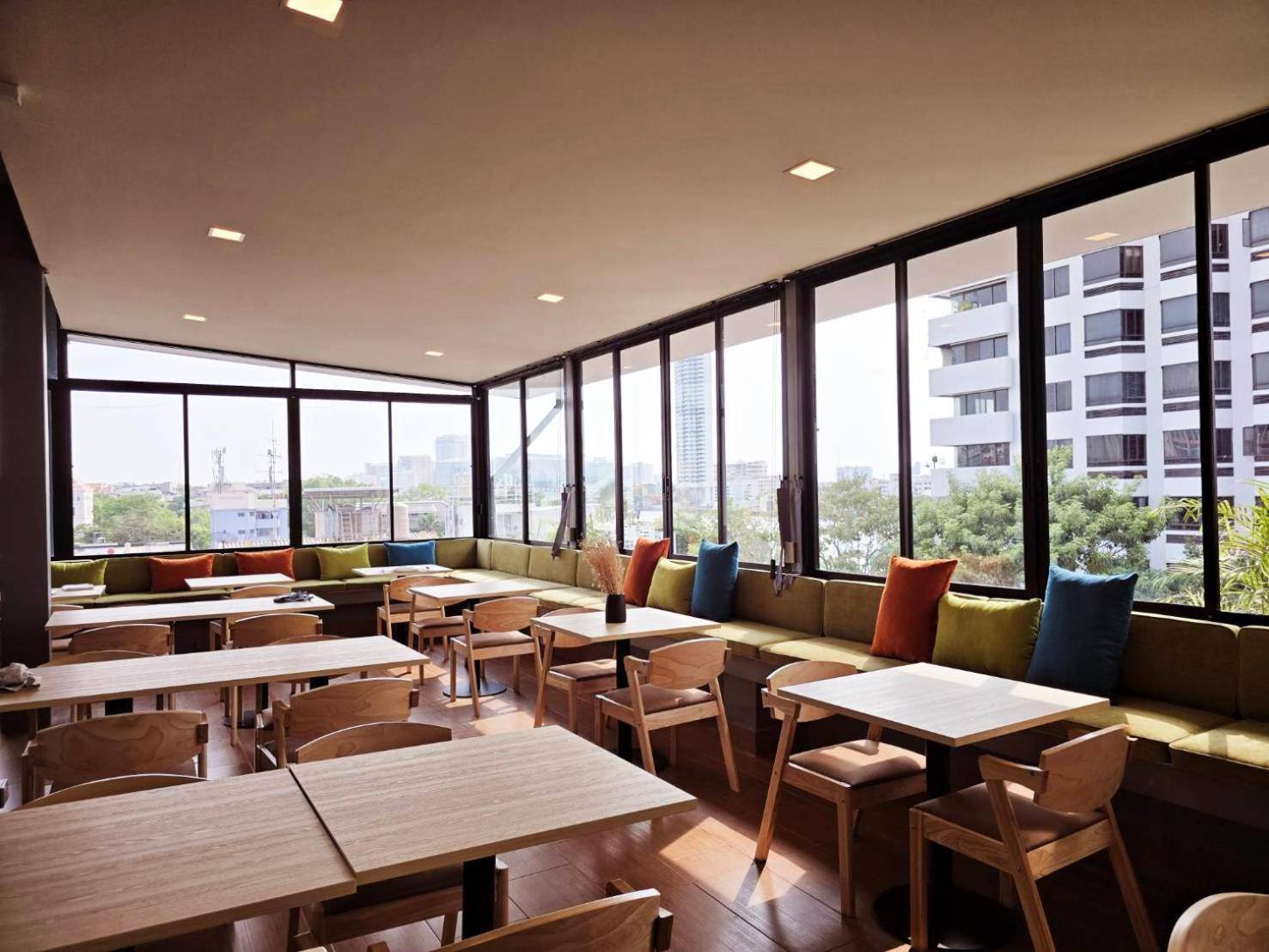 เรดดอร์ Hotel กรุงเทพมหานคร ภายนอก รูปภาพ