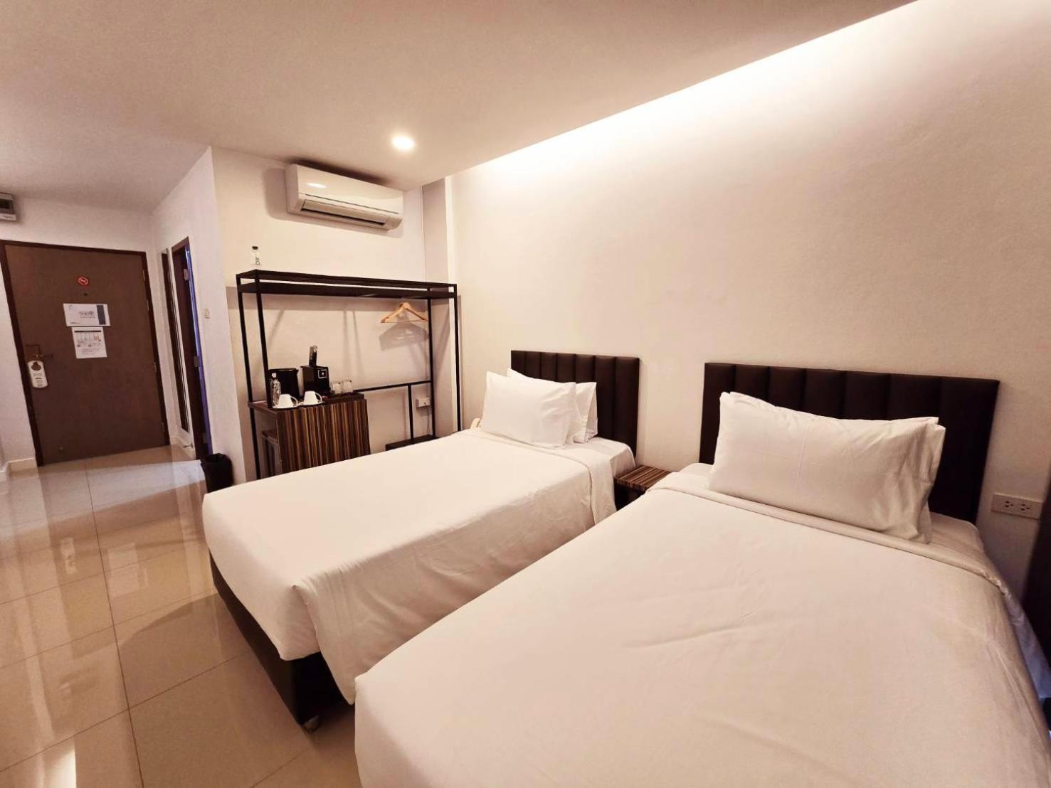 เรดดอร์ Hotel กรุงเทพมหานคร ภายนอก รูปภาพ