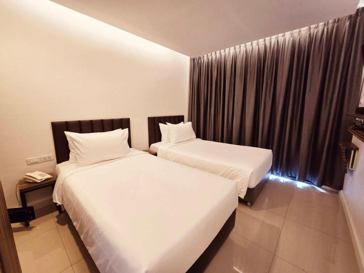 เรดดอร์ Hotel กรุงเทพมหานคร ภายนอก รูปภาพ