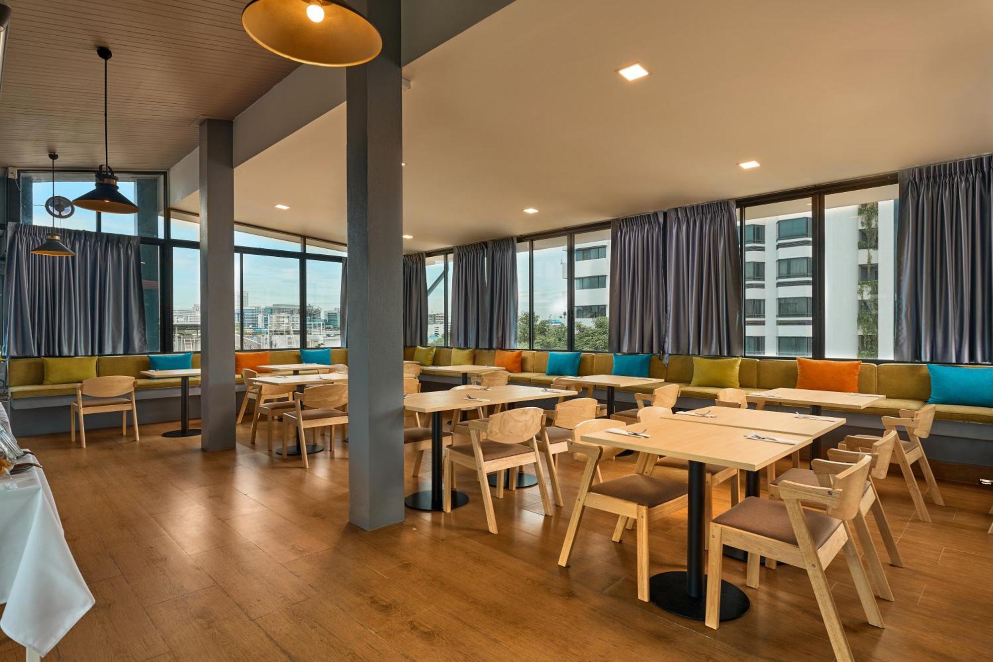 เรดดอร์ Hotel กรุงเทพมหานคร ภายนอก รูปภาพ