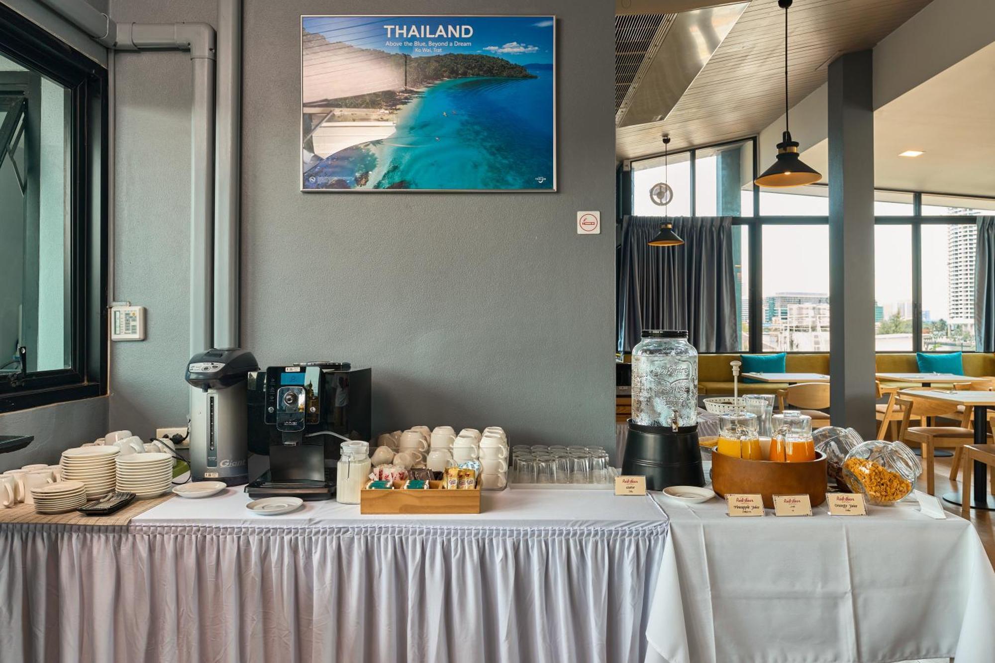 เรดดอร์ Hotel กรุงเทพมหานคร ภายนอก รูปภาพ