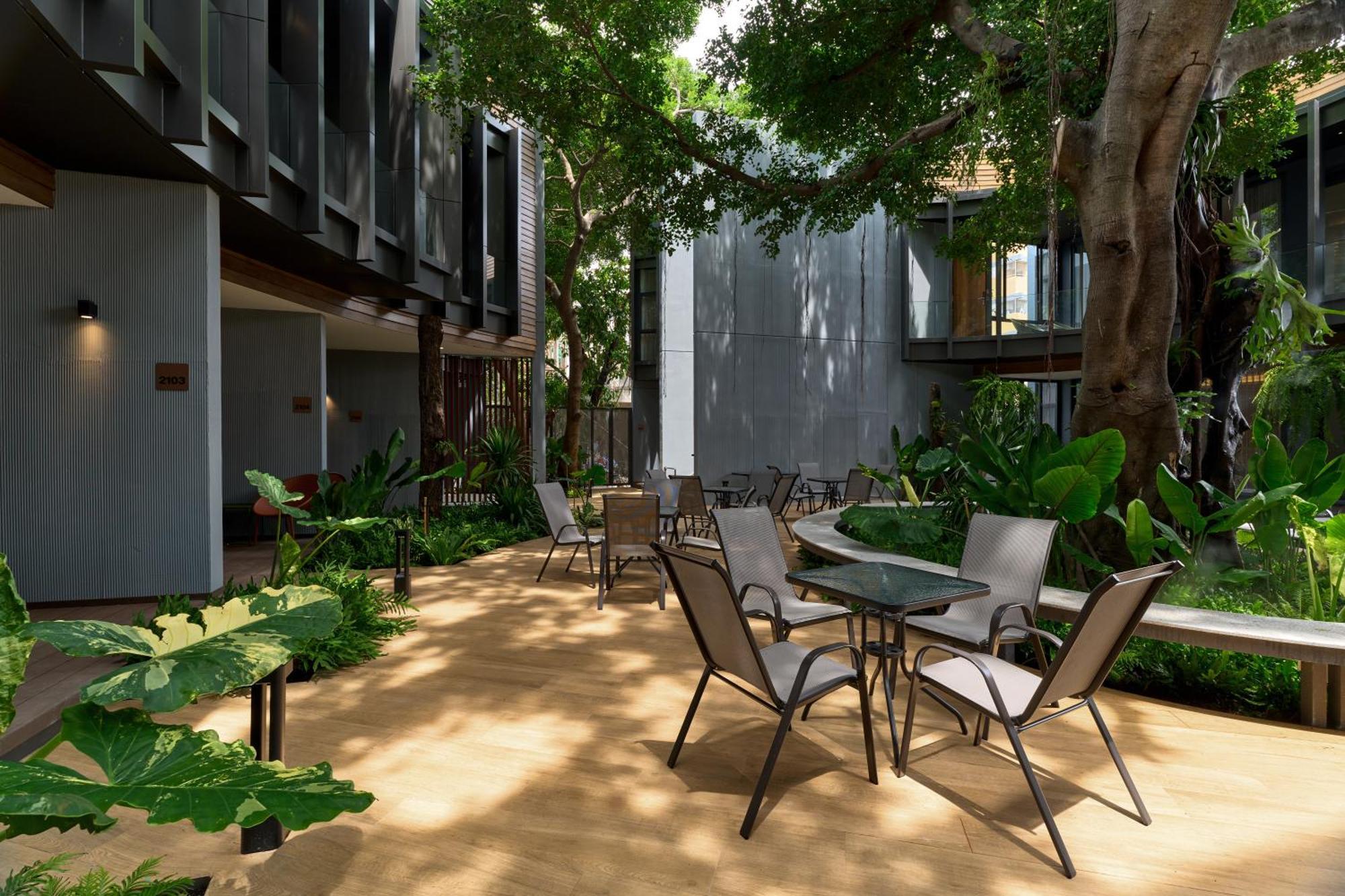 เรดดอร์ Hotel กรุงเทพมหานคร ภายนอก รูปภาพ