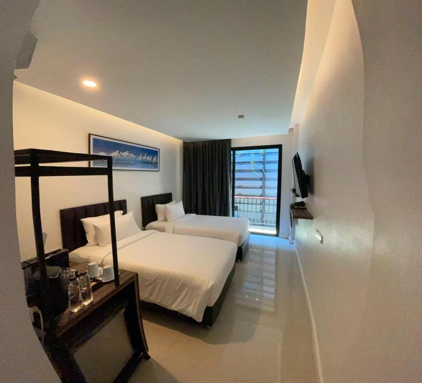 เรดดอร์ Hotel กรุงเทพมหานคร ภายนอก รูปภาพ